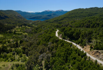 Vista panorámica de la Ruta de los 7 Lagos en Neuquén, Argentina