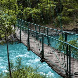 Pasarela de El Manso. Uno de los lugares imperdibles de Río Negro