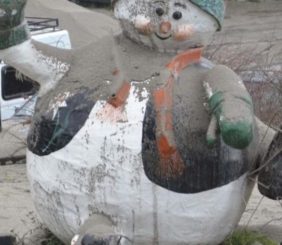 Muñeco de nieve Villa La Angostura cenizas tras la erupción del volcán Puyehue en 2011