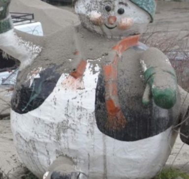 Muñeco de nieve Villa La Angostura cenizas tras la erupción del volcán Puyehue en 2011