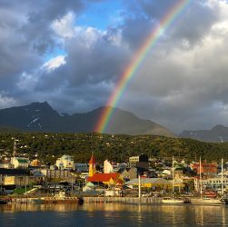 Vista de Ushuaia bajo la lluvia