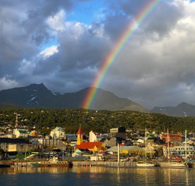 Vista de Ushuaia bajo la lluvia