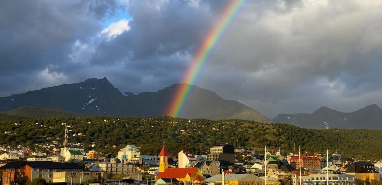 Vista de Ushuaia bajo la lluvia