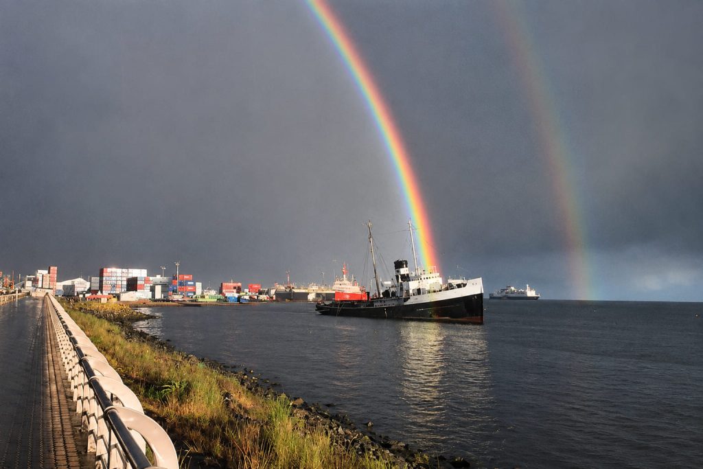 Arcoíris sobre Ushuaia después de la lluvia