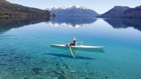 🏞️ Belleza infinita en el lago Traful ❤️ Uno de los más extensos del Parque Nacional Nahuel Huapi 🏔️ Rodeado de montañas, con playas y miradores impresionantes. 😍 ¡Patagonia en su máxima expresión! 🚣‍♂️.
Ph 📷 turismoneuquen 
.
LagoTraful Patagonia NahuelHuapi PatagoniaAndina SurArgentino PatagoniaArgentina neuquenturismo parquenacionalnahuelhuapi